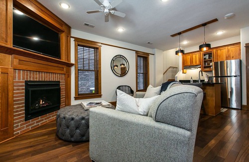 Dubuque Apartamento | Drake House-The Loft: 2 habitaciones ideales para familias grandes o grupos