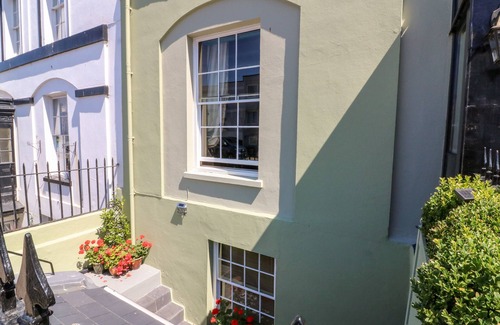 Plymouth Cabaña | DRAKE'S RETREAT, romantic, with a garden in Plymouth