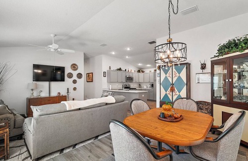 Okahumpka Casa | Draper Villa Getaway (Lake Denham)