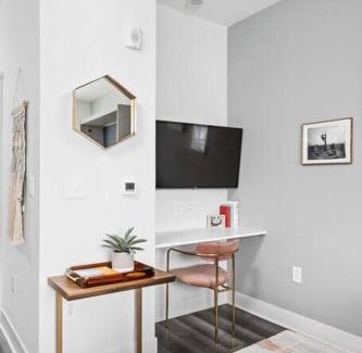 Cole-Noble District Apartamento | Dream Apartment near Whole Foods CozySuites