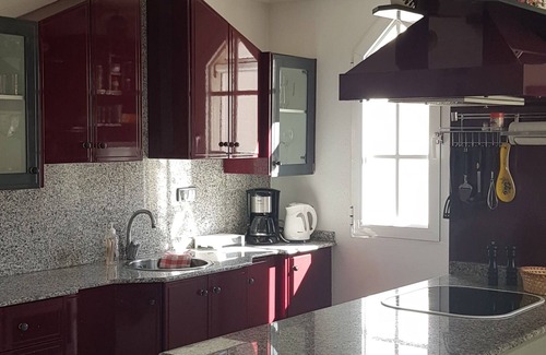Los Altos Condominio | Apartamento de ensueño con una hermosa terraza, wifi, piscina, caja fuerte en una zona verde.