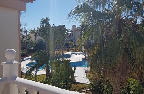 Los Altos Condominio | Apartamento de ensueño con una hermosa terraza, wifi, piscina, caja fuerte en una zona verde.