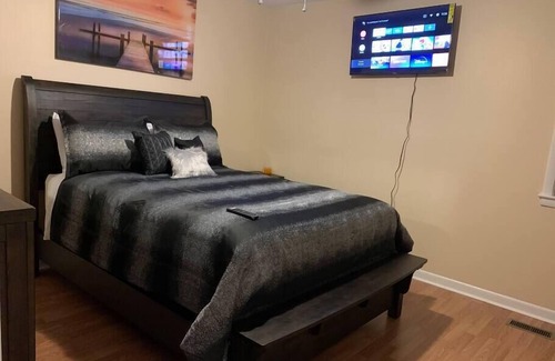 Pine Forest Casa | Dream Away Stay 5 Minutes from Fort Bragg
