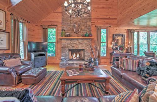 Sapphire Casa | Dream Catcher Luxe Cabin with Large Deck and Mtn View