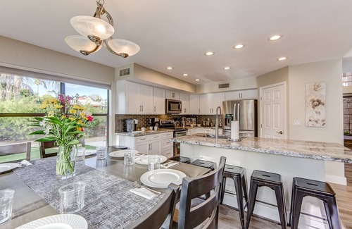 Tatum Square Casa | Casa de 6 dormitorios de lujo completamente remodelada en el corazón de Scottsdale / Kierland