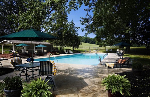 Paoli Cabaña | Dream Getaway Cottage w/ Endless Hilltop Views - Seasonal Pool/Hot Tub