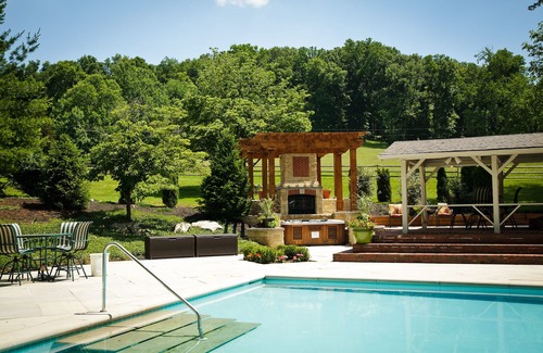 Paoli Cabaña | Dream Getaway Cottage w/ Endless Hilltop Views - Seasonal Pool/Hot Tub