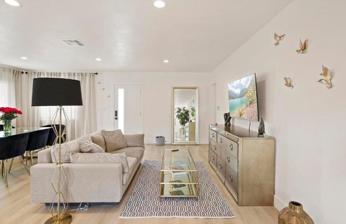 Northwest Torrance Casa | Dream Home Close to Manhattan Beach