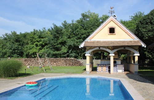 Keselyosfapuszta Casa | Casa de ensueño con piscina y cocina de verano.