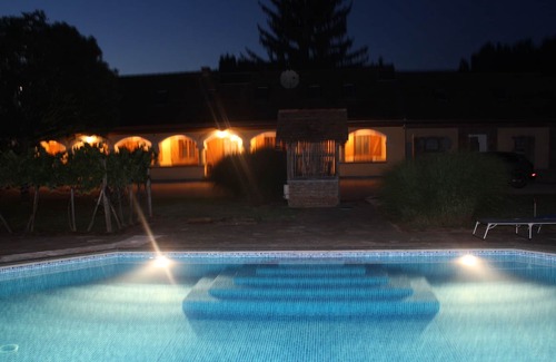 Keselyosfapuszta Casa | Casa de ensueño con piscina y cocina de verano.