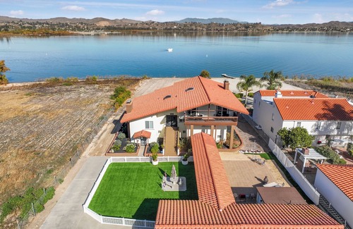 Lake Elsinore Casa | Lakeside Retreat