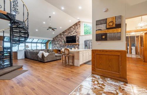 Fenelon Falls Casa | Dream Lakehouse Getaway in the Kawarthas