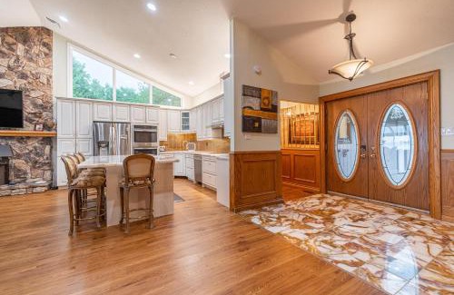 Fenelon Falls Casa | Dream Lakehouse Getaway in the Kawarthas