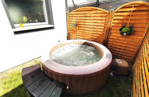 Sartrouville Casa | Dream of Mediterranean house, Jacuzzi, BBQ, Délices ensoleillés