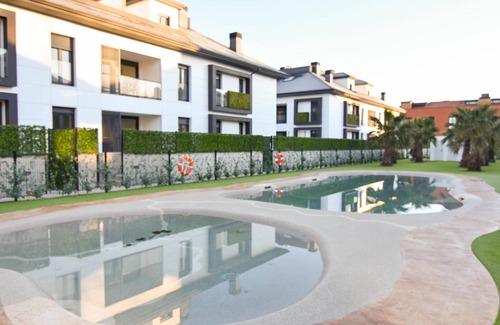 Loredo Apartamento | Ático de ensueño con piscina, mini golf y parque infantil a minutos de la playa