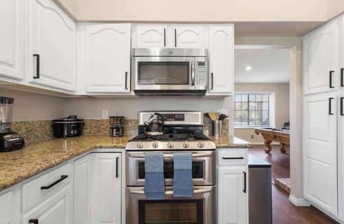 North Las Vegas Casa | Dream Retreat-Remodeled 4BR w/ Pool & Spa and MORE