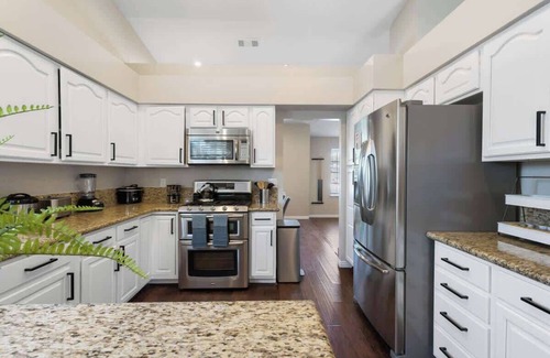 North Las Vegas Casa | Dream Retreat-Remodeled 4BR w/ Pool & Spa and MORE