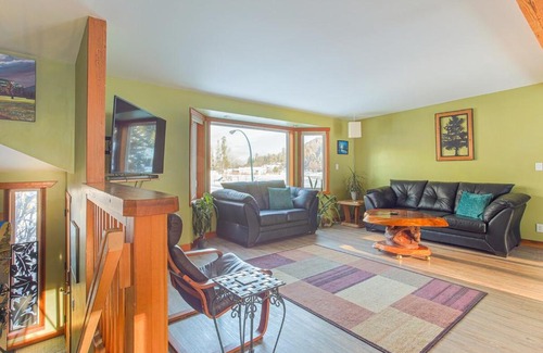 East Kootenay Apartamento | Dream Retreat with Hot Tub by StayIn