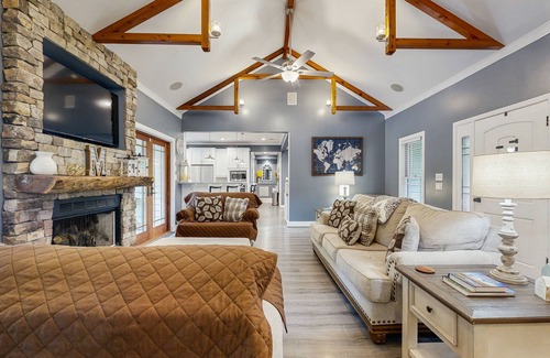 Asheville Casa | Dream Retreat with Private Pool, Full Outdoor Kitchen and Wifi
