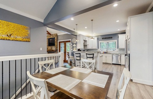 Asheville Casa | Dream Retreat with Private Pool, Full Outdoor Kitchen and Wifi