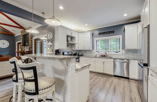 Asheville Casa | Dream Retreat with Private Pool, Full Outdoor Kitchen and Wifi