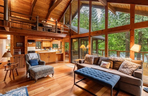 Blue River Cabina | Dream River Cabin -- Riverfront