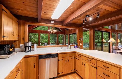 Blue River Cabina | Dream River Cabin -- Riverfront