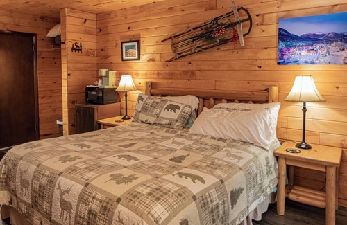 Estes Park Hotel | Dream River Front Suites R4