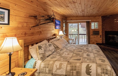 Estes Park Hotel | Dream River Front Suites R4