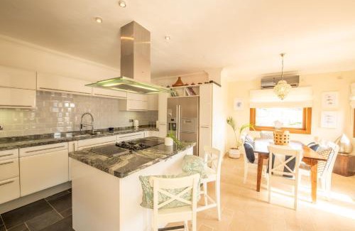 Almuñécar Villa | Dream Stay! 15 Guests, Big Pool with Heating Option at Extra Cost, Sea view!