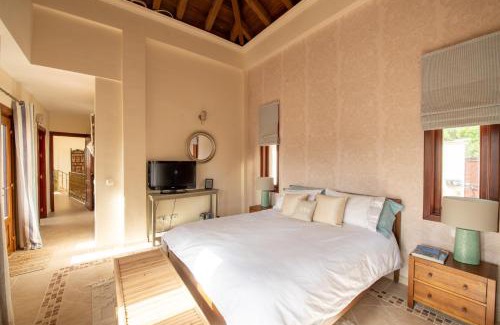 Almuñécar Villa | Dream Stay! 15 Guests, Big Pool with Heating Option at Extra Cost, Sea view!