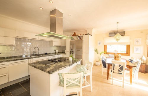 Almuñécar Villa | Vacaciones de Ensueño – Villa con Piscina y Playa