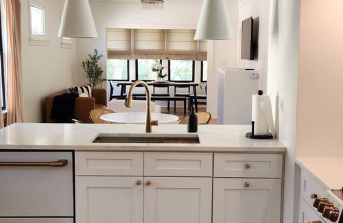 Homewood Casa | Dream Stay - Modern Bungalow Near Downtown