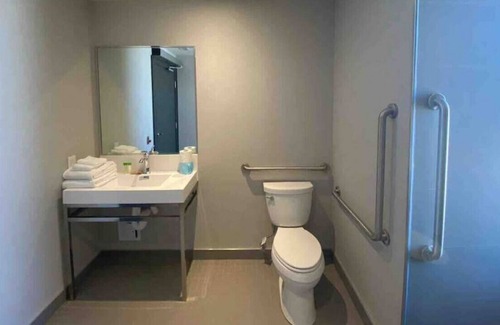 Northeast Mississauga Casa | (11) Dream Suites Toronto Pearson Nap Room