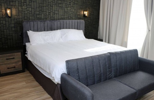 Northeast Mississauga Casa | (6) Dream Suites Toronto Pearson (YYZ) Boutique Hotel
