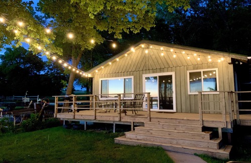 Osakis Casa | Dream sunsets from this two bedroom lakeside cabin