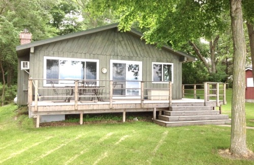 Osakis Casa | Dream sunsets from this two bedroom lakeside cabin