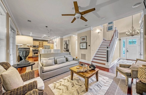 Laurel Grove Casa | Dream vacation home with 6-seater golf cart; screen porch; upstairs balcony