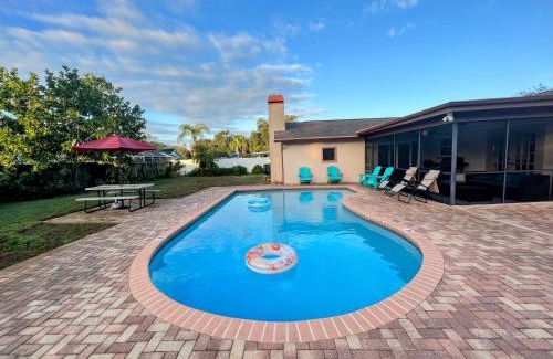 Seminole Casa | Dream Vacation Home w Heated Pool Close to Beaches Clearwater St Pete Quiet with Big Backyard