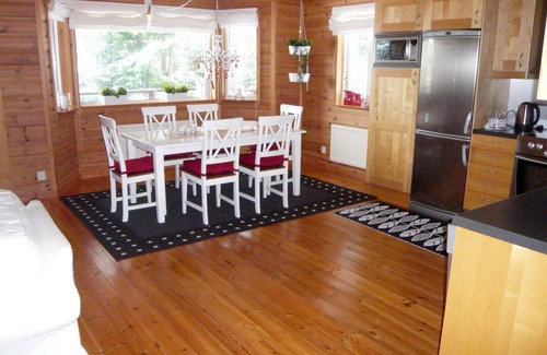 Nybro Casa | Vacaciones de ensueño en el lago con sauna, chimenea, barco, WiFi, 3 dormitorios, cochera