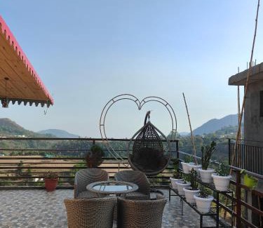 Bhimtal Hotel | Dreamcatcher by lake & woods