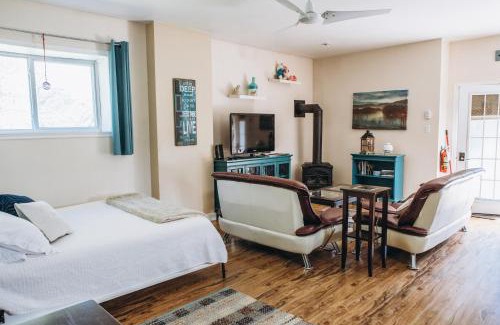 Hepworth Otro | Dreamers Writing Farm, 3 Wooded Acres, Hepworth