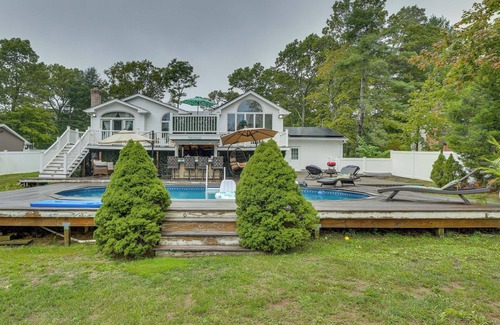 Lake Grove Cabaña | 'dreams of Paradise' Luxury Home w/ Pool!