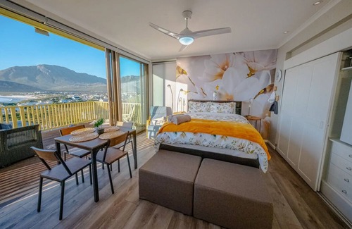 Pringle Bay Cabina | Dreamview Lodge @ The Butterfly Villa in Pringle Bay with breathtaking views