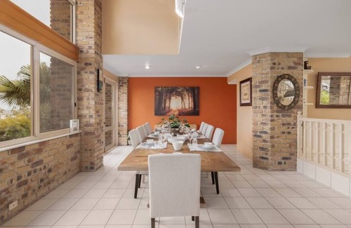 Upper Coomera Casa | DreamWorld Mountain View Farm Stay Family Retreat