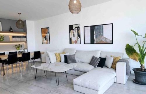 Mar Mikhael Apartamento | Dreamy 3BR Penthouse w a Super Terrace