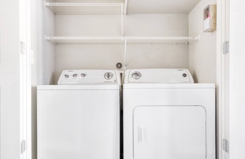 Barton Heights Apartamento | Dreamy Barton Springs 1BR w/ Gym, Pool & W/D, nr Zilker, by Blueground