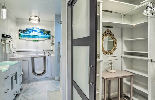 Jog Road Cabaña | Dreamy Boynton Beach Retreat w/ Stunning View
