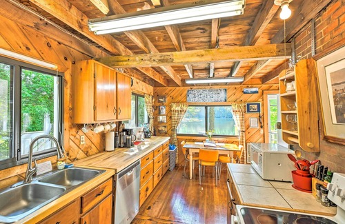 Bucksport Cabina | Dreamy Bucksport Hideaway on Freshwater Pond!