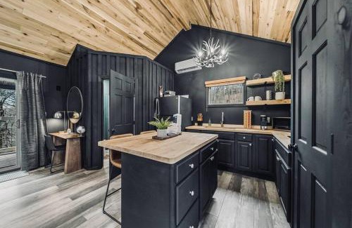 Sevierville Casa | Dreamy Cabin Near Gatlinburg Hot Tub Fire Pit Secluded and Cozy!